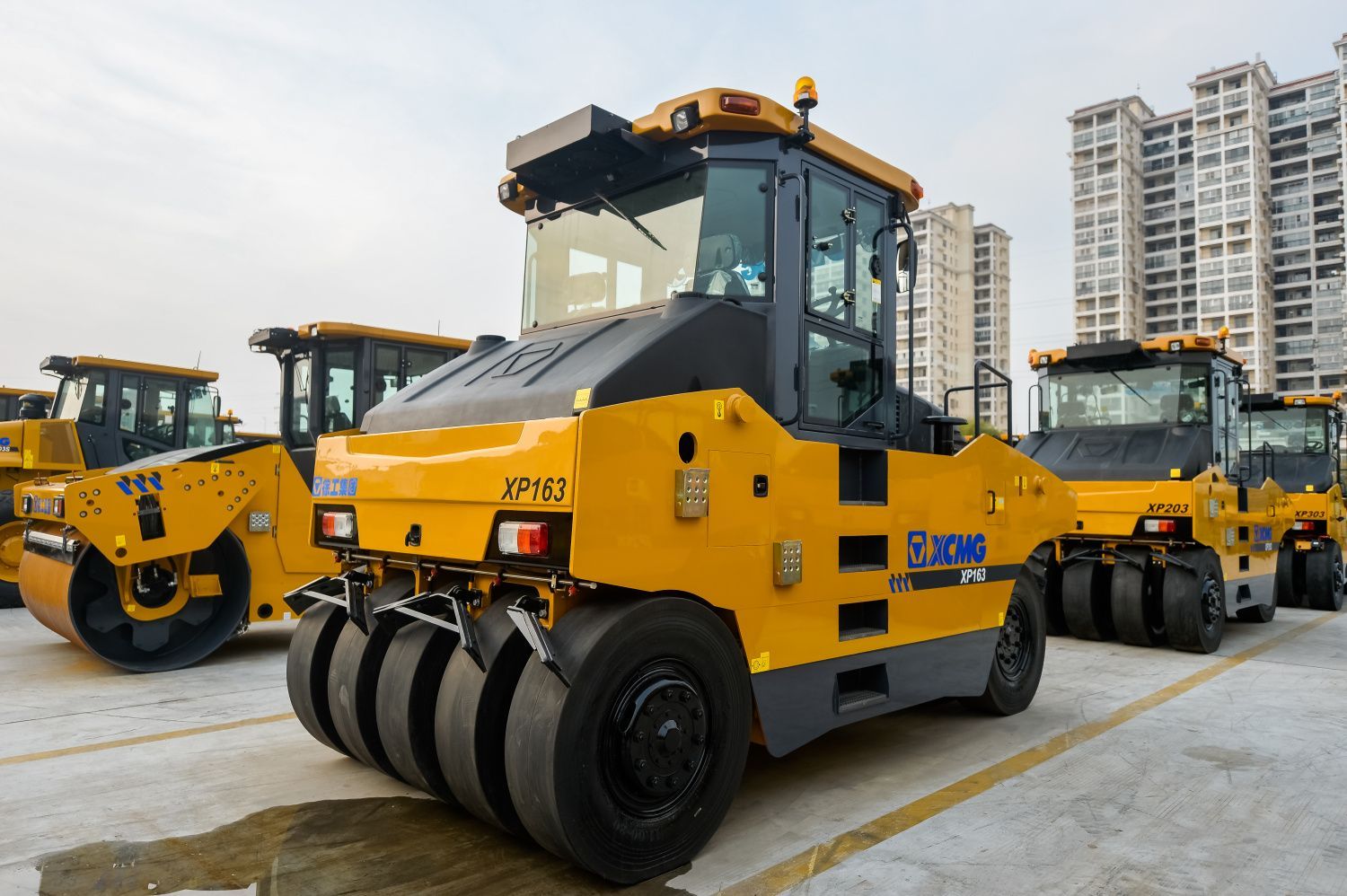 Пневмошинный статический каток XCMG XP163