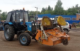 Коммунальные щетки с бункером для тракторов